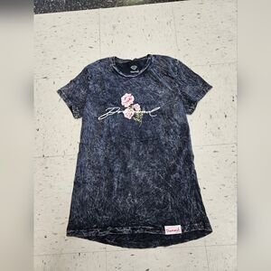 NWOT Diamond Supply Co. Black Graphic Tshirt Women's Medium Roses